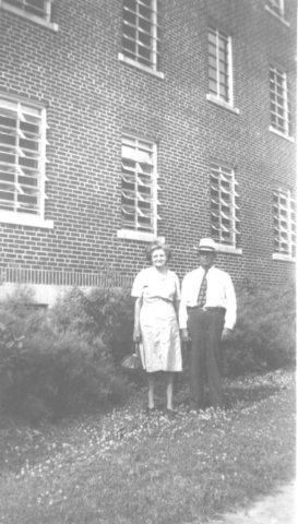 enandjuliahenryatstanthonyshospital1950.jpg