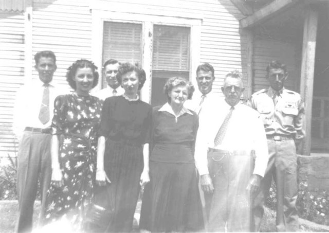 newtandjuliahenryandall6kidstakenthedayofjul1.jpg